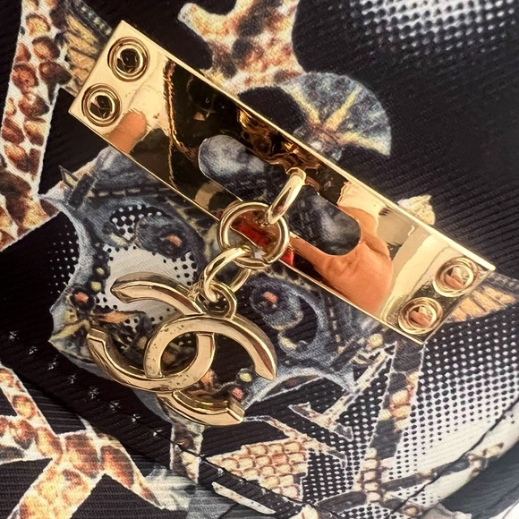 👑✅PRICE FIRM✅Women’s Stylish Black CC Fashion Cap with Gold Tone Charm - Picture 3 of 16